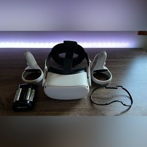 Oculus Quest 2 USED with Pro Strap and Rechargeable Batteries